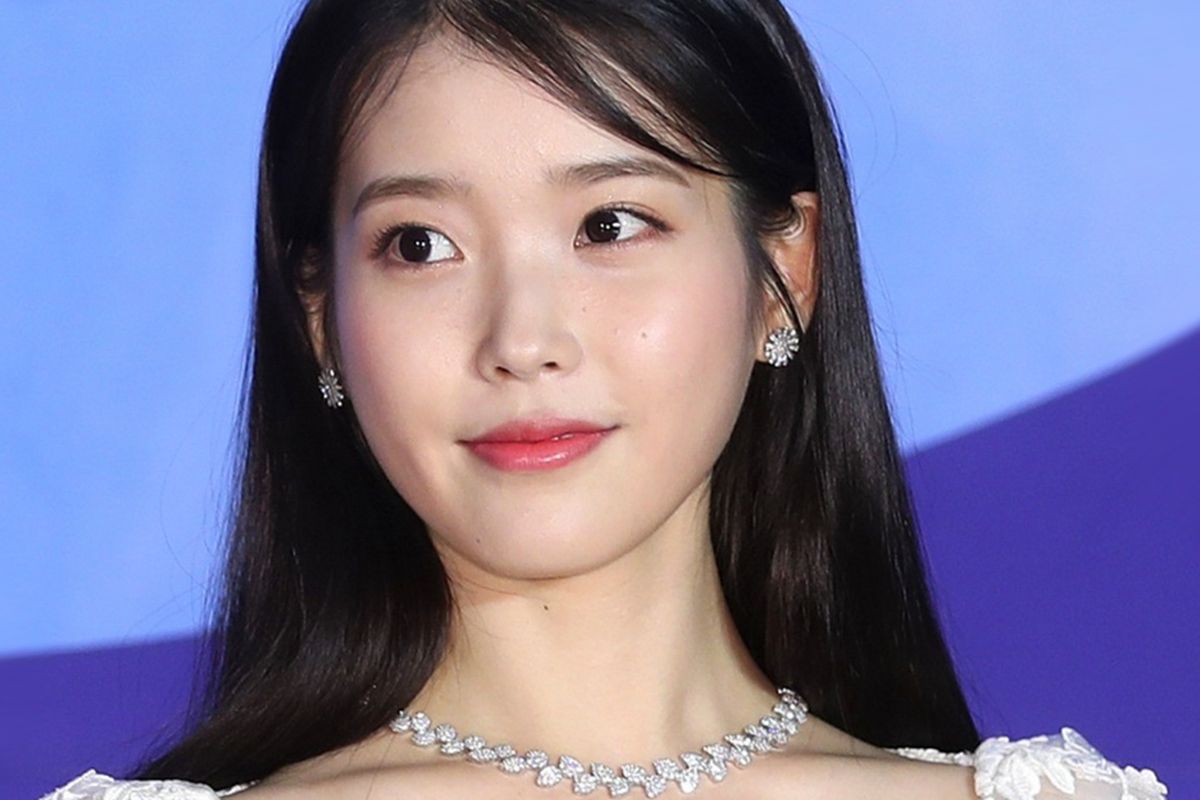 “IU: Dari Penyanyi Ballad ke Ikon Multitalenta Asia”