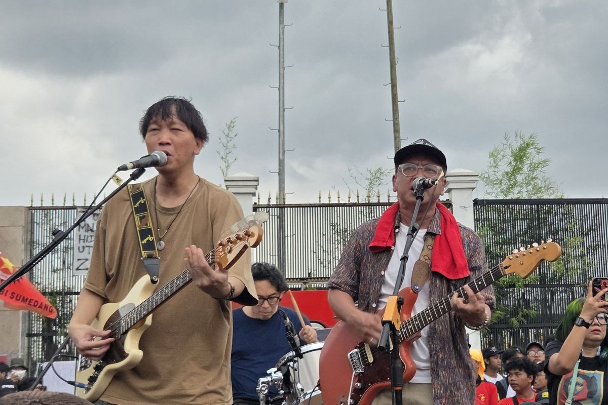 Aksi May Day di DPR RI, Cholil ERK Serukan “Hidup Buruh!” dari Atas Panggung