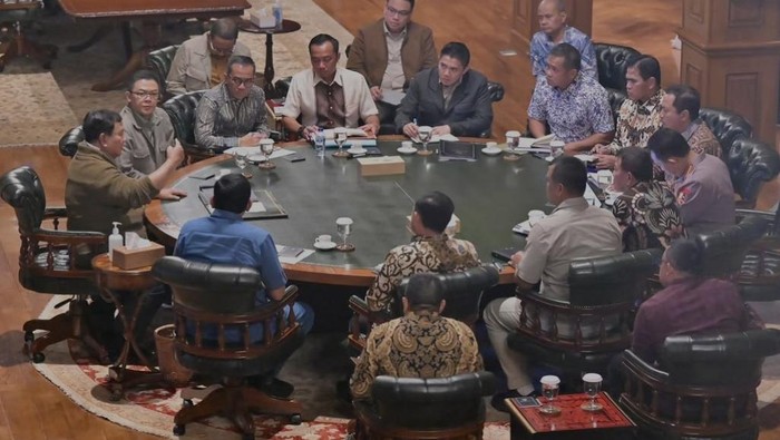 Prabowo Subianto Pimpin Rapat Terbatas di Hambalang, Fokus pada Aspirasi Buruh dan Kampus